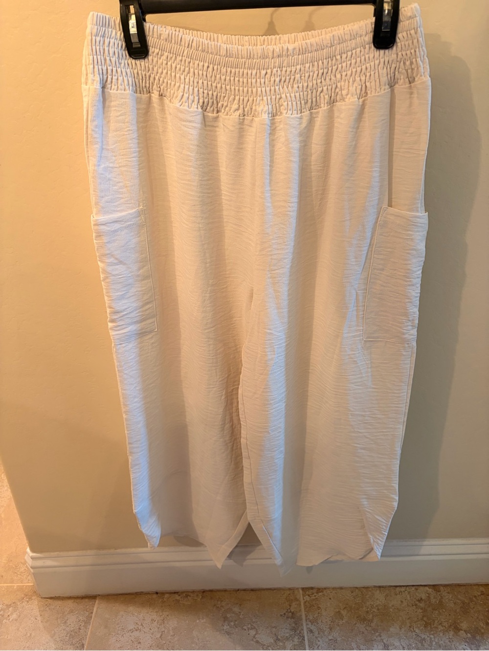 White Cream Elastic Waist Cropped Pants yoga 🧘